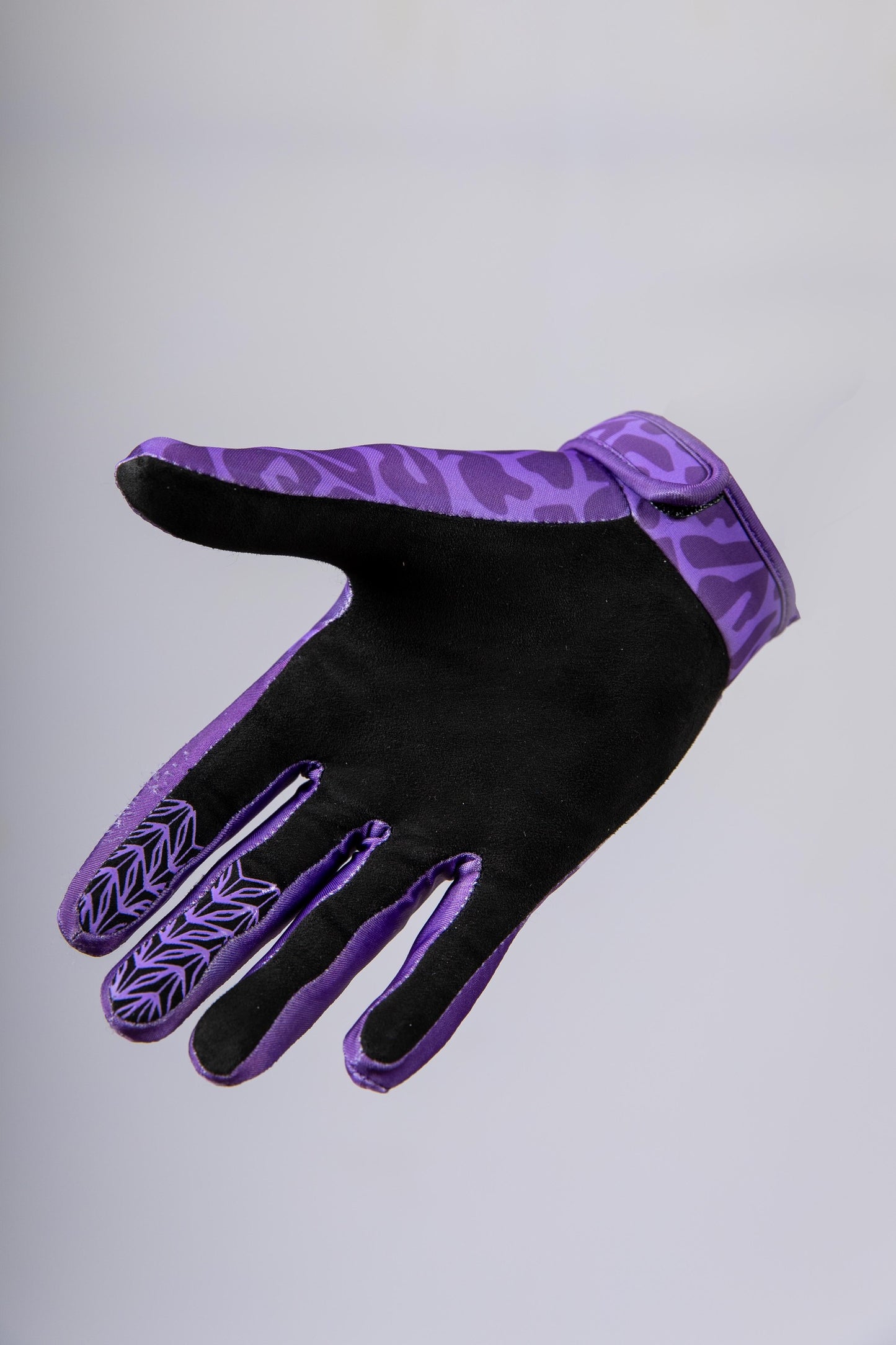 AKA Gloves - ELEPHANT PRINT